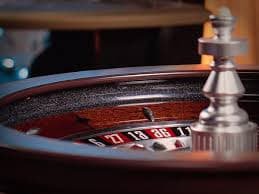 Suasana meja live casino sihoki88 dengan dealer nyata siaran langsung untuk pemain Indonesia